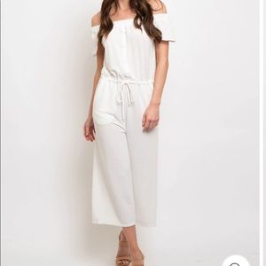 🔥NWOT 🔥OFF SHOULDER RUFFLE SLEEVE JUMPSUIT